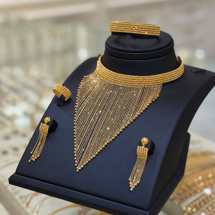 ذهب و مجوهرات